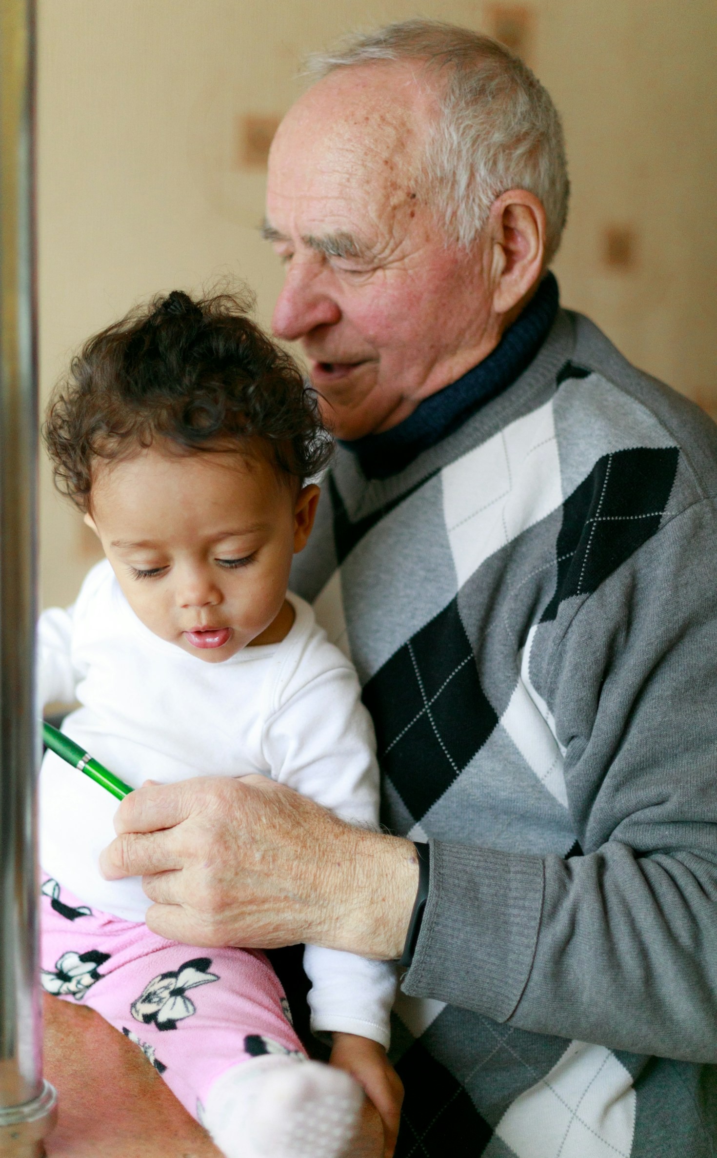 10 Ways to Stay Close to Family Online